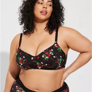 Torrid Wire-Free Lightly Lined Smooth Bra 44DD